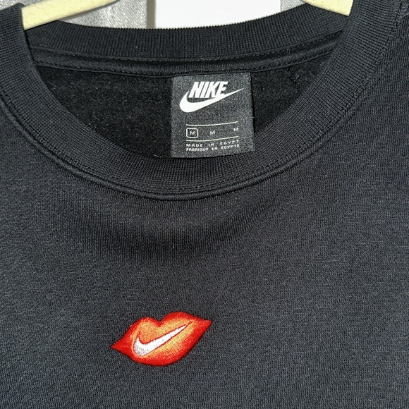 Nike Women’s Crewneck. - Picture 2 of 4